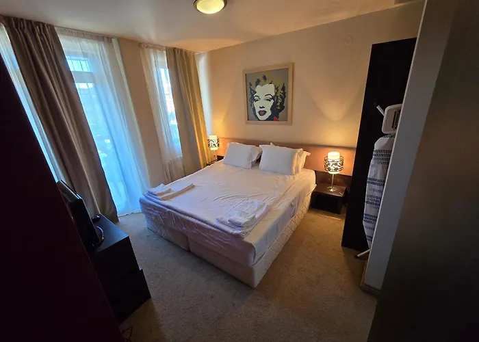 Next To The Lift 公寓