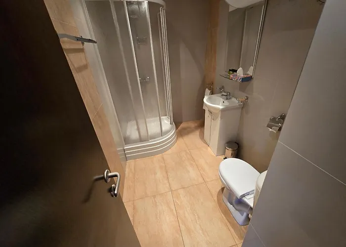 Next To The Lift * 班斯科